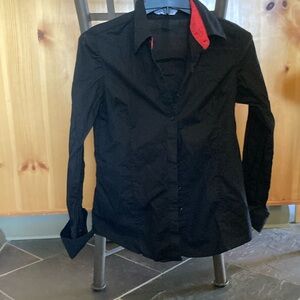 Classic fitted black button up blouae